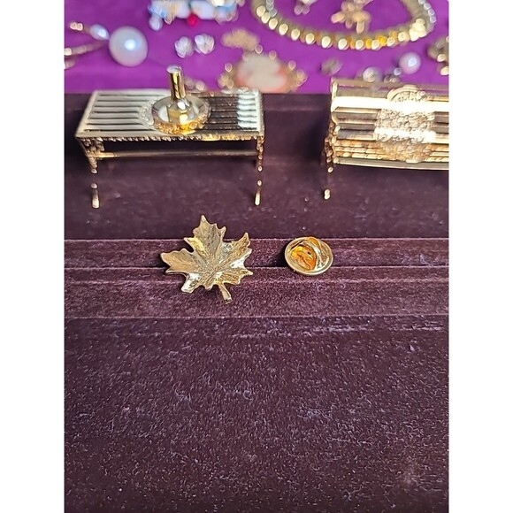 VTG Lapel Pinback Hat Pin Solid Gold Tone Maple Leaf - Picture 3 of 6